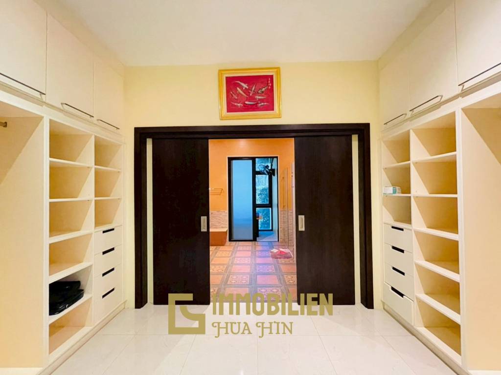 Terrain de 2200 m² / surface habitable de 450 m² / dans un complexe résidentiel exclusif