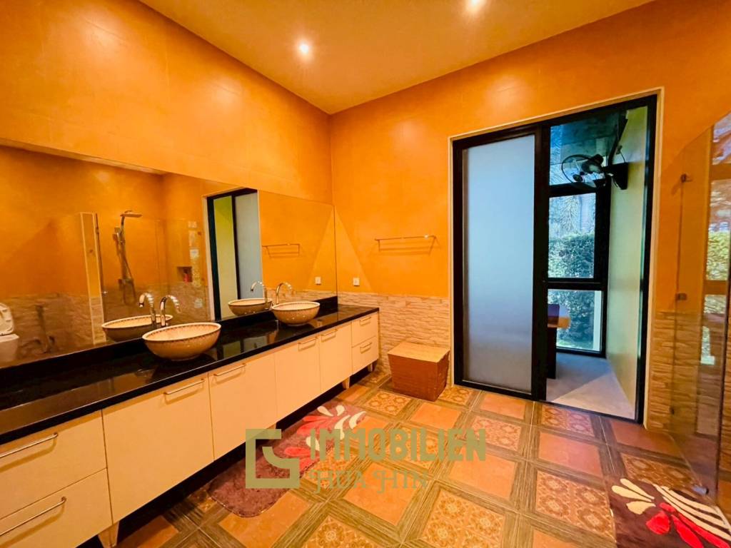 Terrain de 2200 m² / surface habitable de 450 m² / dans un complexe résidentiel exclusif