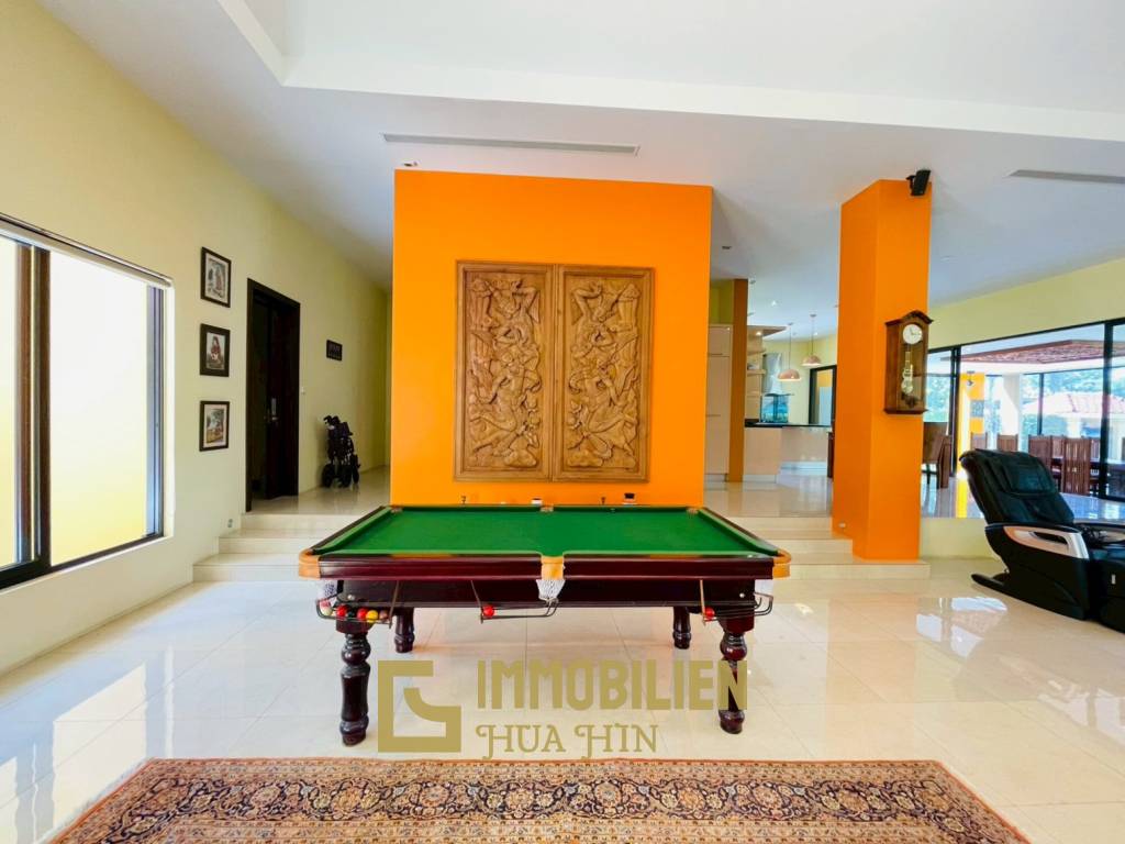 Terrain de 2200 m² / surface habitable de 450 m² / dans un complexe résidentiel exclusif