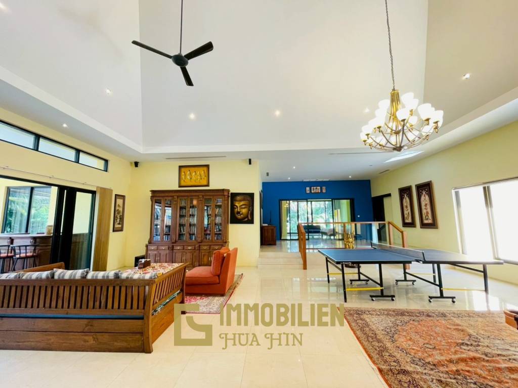 Terrain de 2200 m² / surface habitable de 450 m² / dans un complexe résidentiel exclusif