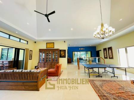 Terrain de 2200 m² / surface habitable de 450 m² / dans un complexe résidentiel exclusif