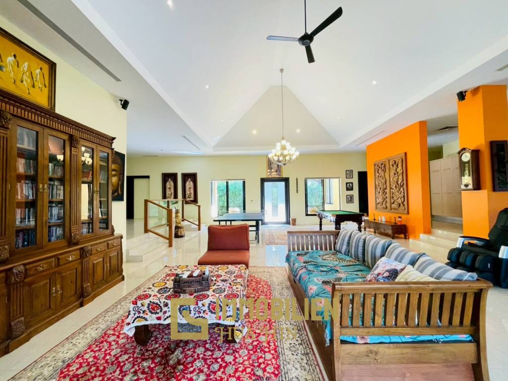 Terrain de 2200 m² / surface habitable de 450 m² / dans un complexe résidentiel exclusif