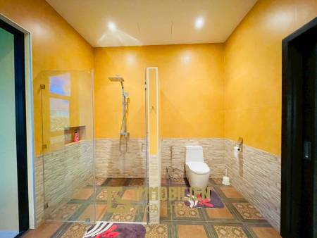 Terrain de 2200 m² / surface habitable de 450 m² / dans un complexe résidentiel exclusif