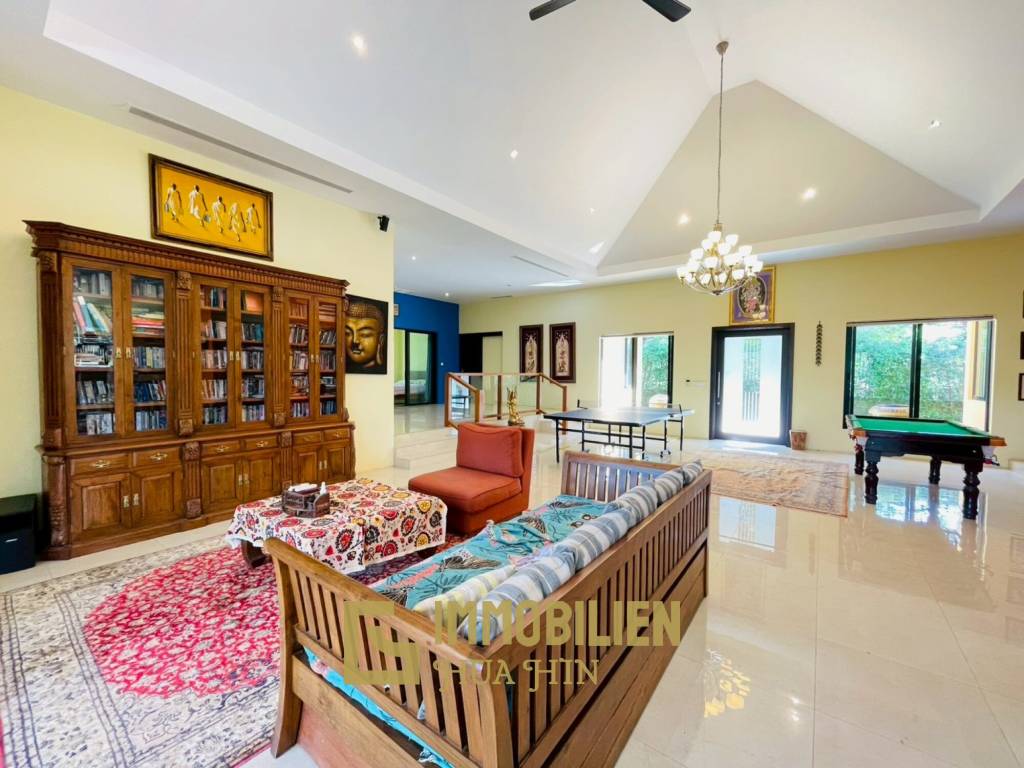 Terrain de 2200 m² / surface habitable de 450 m² / dans un complexe résidentiel exclusif