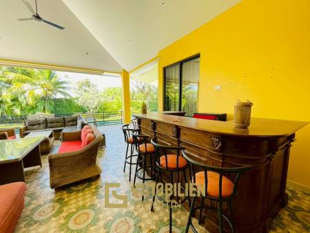 Terrain de 2200 m² / surface habitable de 450 m² / dans un complexe résidentiel exclusif