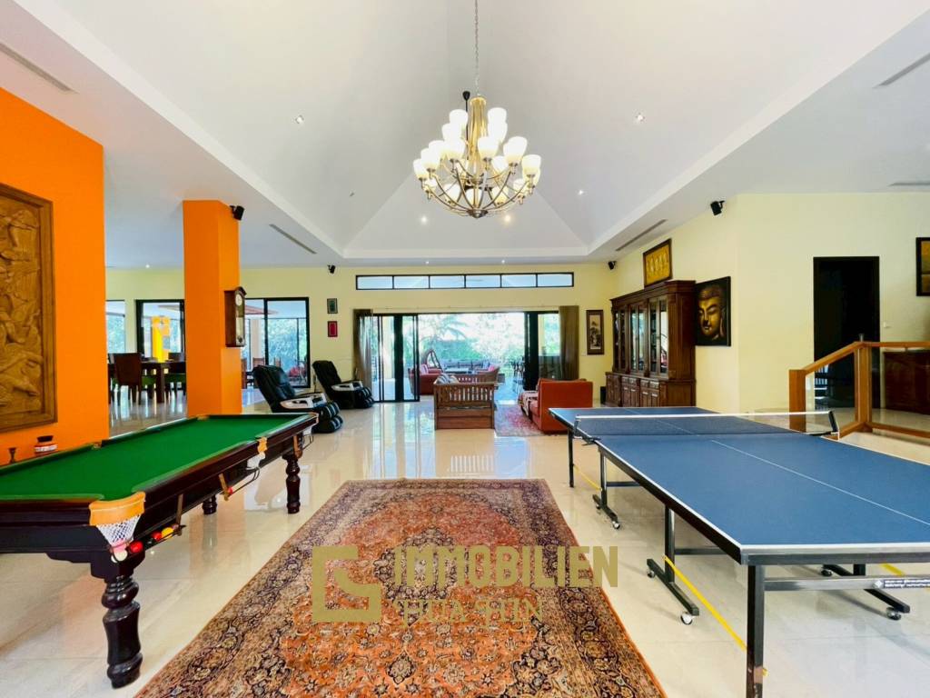 Terrain de 2200 m² / surface habitable de 450 m² / dans un complexe résidentiel exclusif