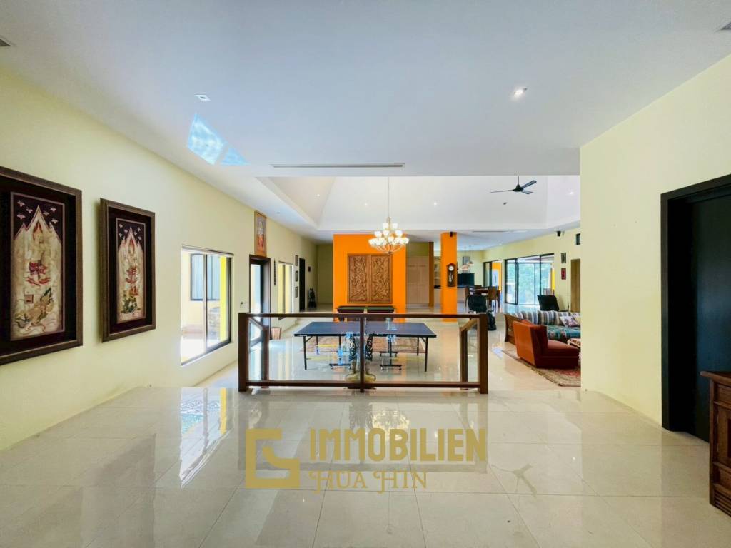 Terrain de 2200 m² / surface habitable de 450 m² / dans un complexe résidentiel exclusif