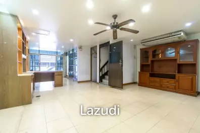4 bed 3 bath townhouse 250 Sqm. in Sathorn for sale