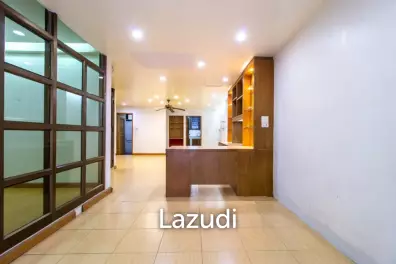 4 bed 3 bath townhouse 250 Sqm. in Sathorn for sale