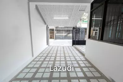 4 bed 3 bath townhouse 250 Sqm. in Sathorn for sale