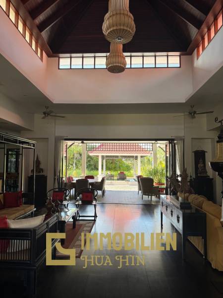 4000 qm Grundstücksfläche / 4 Wohngebäude / Exklusive Anlage