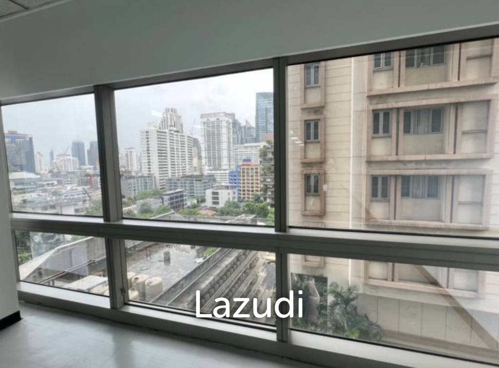 11th Floor Office for Lease in Sermmit Tower Khlong Toei Nuea Bangkok