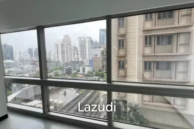 11th Floor Office for Lease in Sermmit Tower Khlong Toei Nuea Bangkok