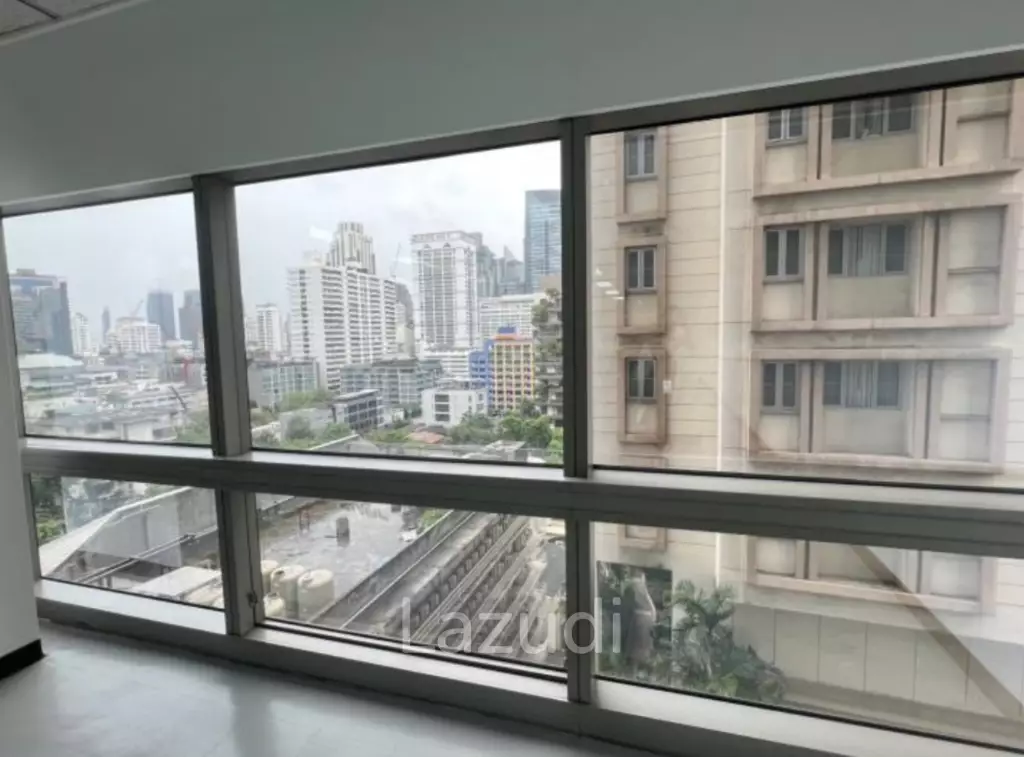 11th Floor Office for Lease in Sermmit Tower Khlong Toei Nuea Bangkok