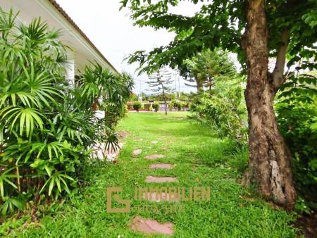 Golfplatzlage / 450 qm Wohnfläche / 2076 qm Grundstück