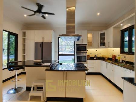 Golfplatzlage / 450 qm Wohnfläche / 2076 qm Grundstück