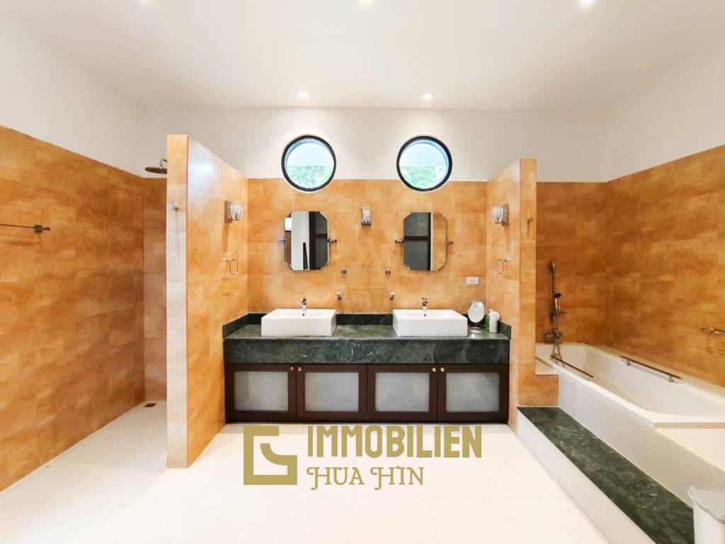 Golfplatzlage / 450 qm Wohnfläche / 2076 qm Grundstück