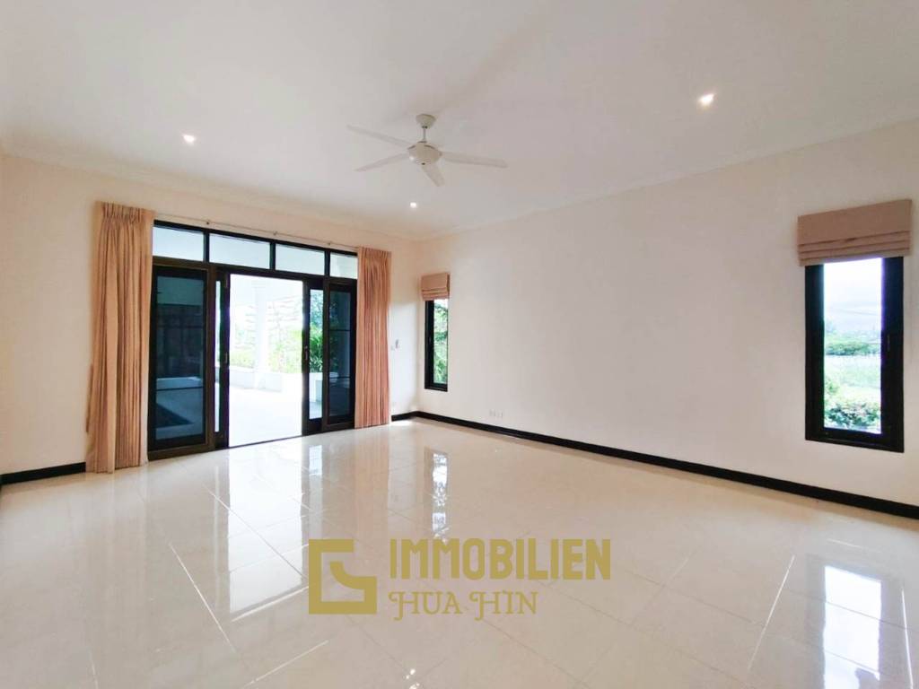 Golfplatzlage / 450 qm Wohnfläche / 2076 qm Grundstück