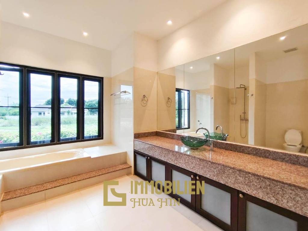 Golfplatzlage / 450 qm Wohnfläche / 2076 qm Grundstück