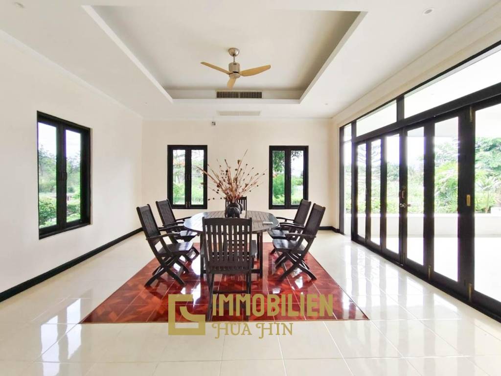 Golfplatzlage / 450 qm Wohnfläche / 2076 qm Grundstück