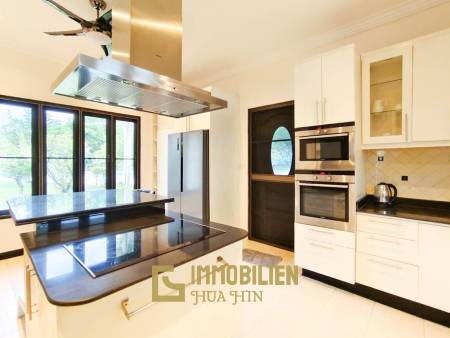 Golfplatzlage / 450 qm Wohnfläche / 2076 qm Grundstück