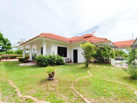 Golfplatzlage / 450 qm Wohnfläche / 2076 qm Grundstück