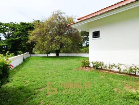 Golfplatzlage / 450 qm Wohnfläche / 2076 qm Grundstück