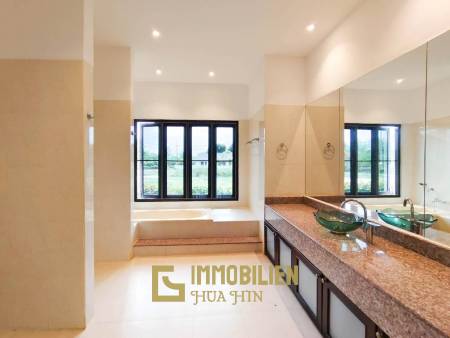 Golfplatzlage / 450 qm Wohnfläche / 2076 qm Grundstück