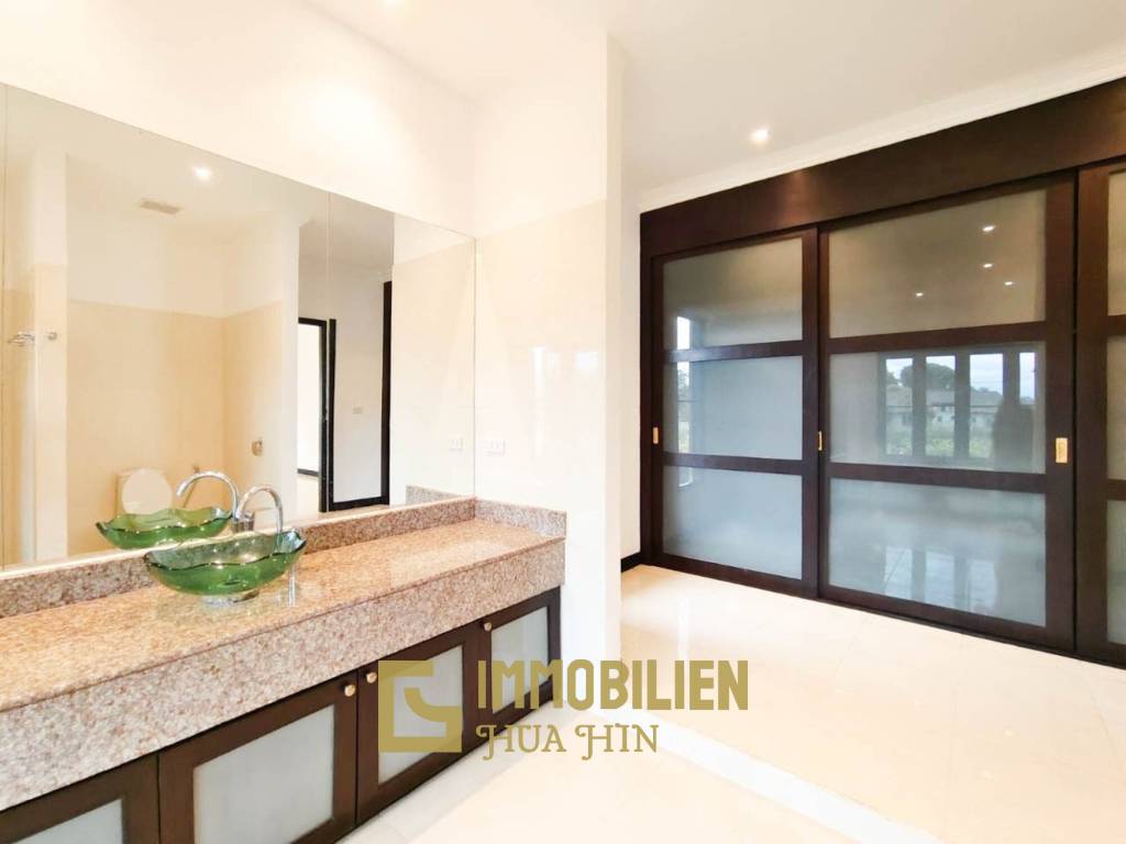 Golfplatzlage / 450 qm Wohnfläche / 2076 qm Grundstück