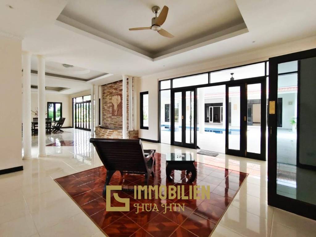 Golfplatzlage / 450 qm Wohnfläche / 2076 qm Grundstück