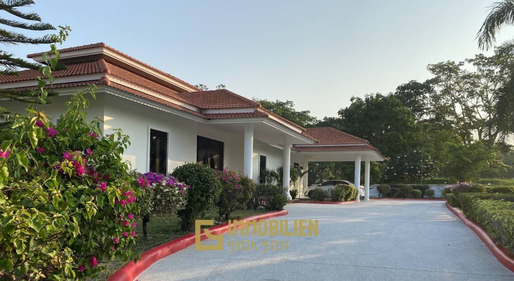 Golfplatzlage / 450 qm Wohnfläche / 2076 qm Grundstück