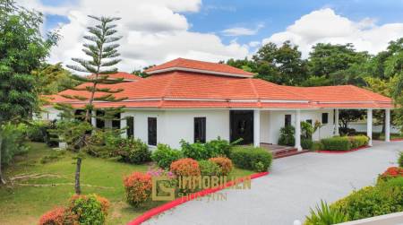 Golfplatzlage / 450 qm Wohnfläche / 2076 qm Grundstück