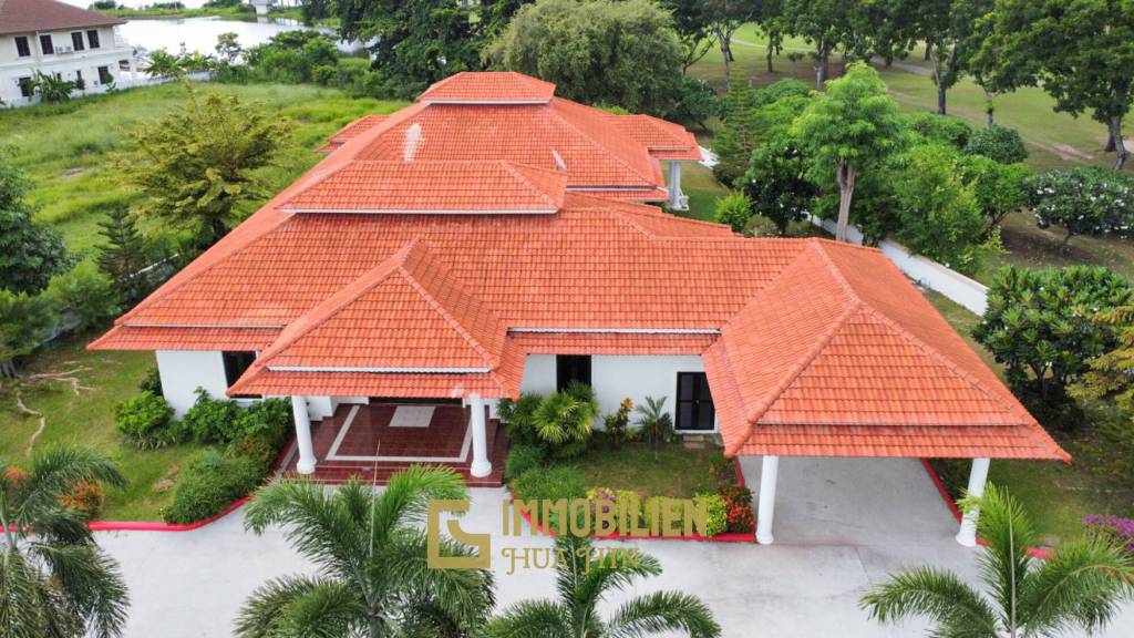 Golfplatzlage / 450 qm Wohnfläche / 2076 qm Grundstück