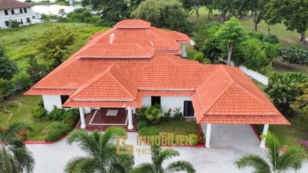 Golfplatzlage / 450 qm Wohnfläche / 2076 qm Grundstück