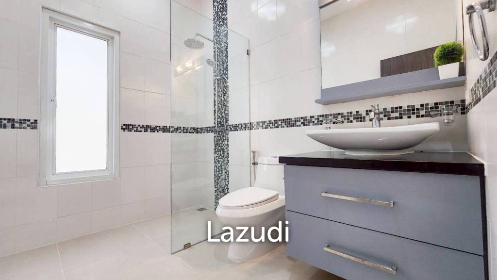 AVENUE 88  GOLD : Renovated 3 Bed Pool Villa