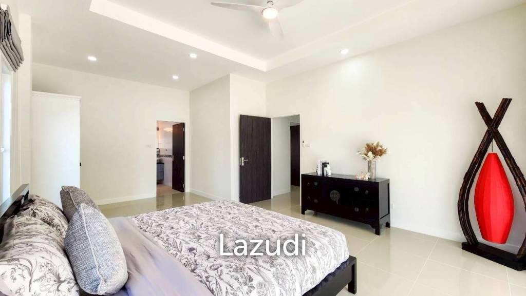 AVENUE 88  GOLD : Renovated 3 Bed Pool Villa