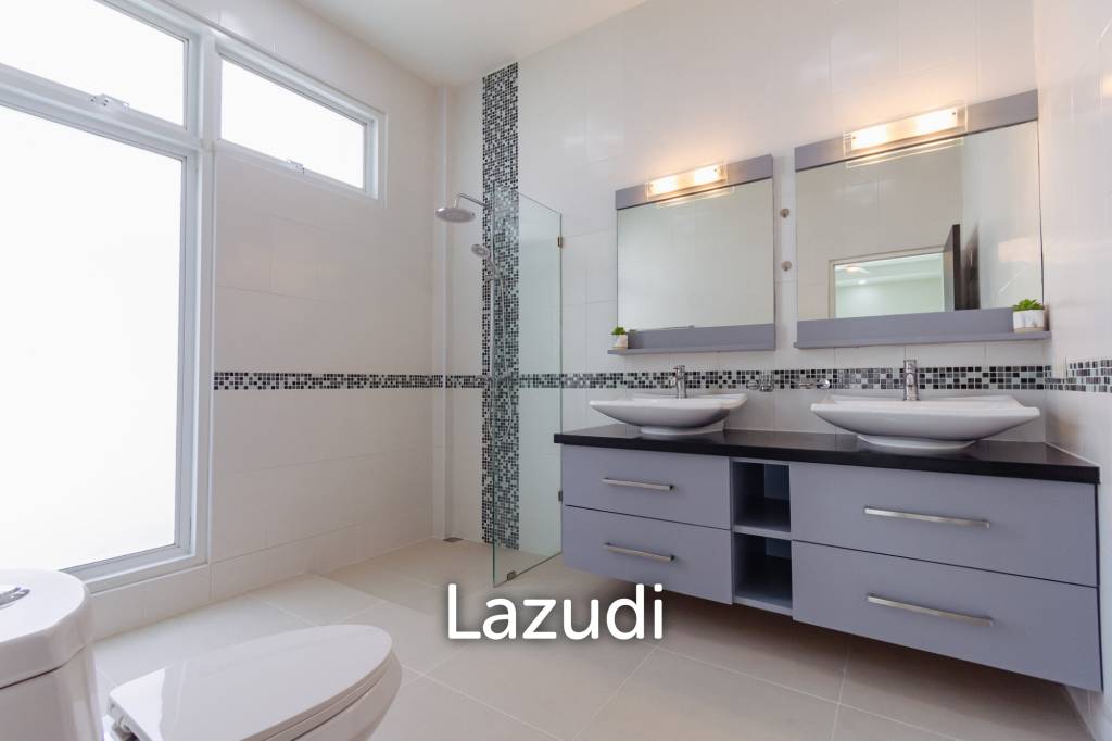 AVENUE 88  GOLD : Renovated 3 Bed Pool Villa