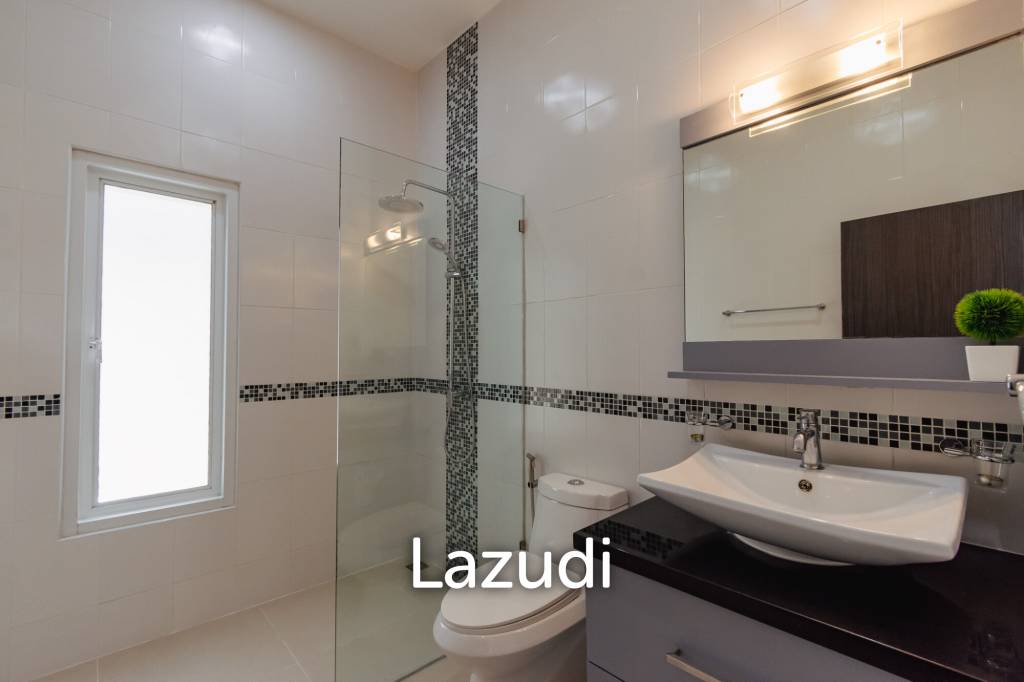 AVENUE 88  GOLD : Renovated 3 Bed Pool Villa