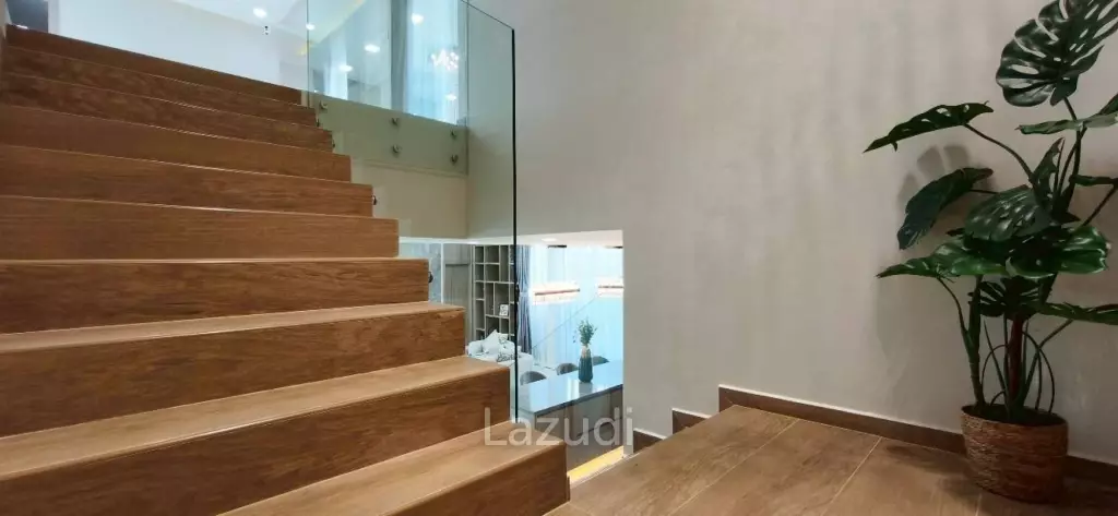 Modern Luxury Living Spacious Pool Villa at Impress House