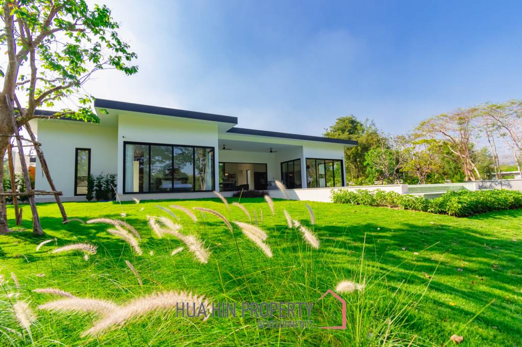 828 sqm modern pool villa on 3200 sqm in Springfield Estate Hua Hin, Cha-Am