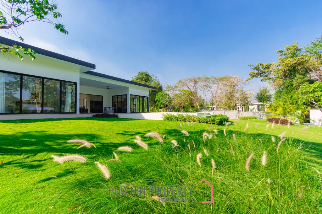 828 sqm modern pool villa on 3200 sqm in Springfield Estate Hua Hin, Cha-Am