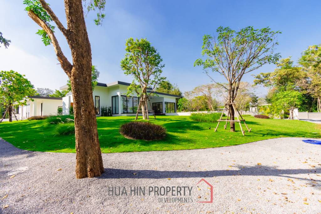 828 sqm modern pool villa on 3200 sqm in Springfield Estate Hua Hin, Cha-Am