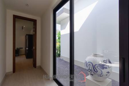 828 sqm modern pool villa on 3200 sqm in Springfield Estate Hua Hin, Cha-Am