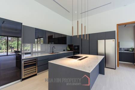 828 sqm modern pool villa on 3200 sqm in Springfield Estate Hua Hin, Cha-Am