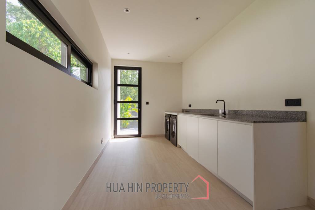 828 sqm modern pool villa on 3200 sqm in Springfield Estate Hua Hin, Cha-Am