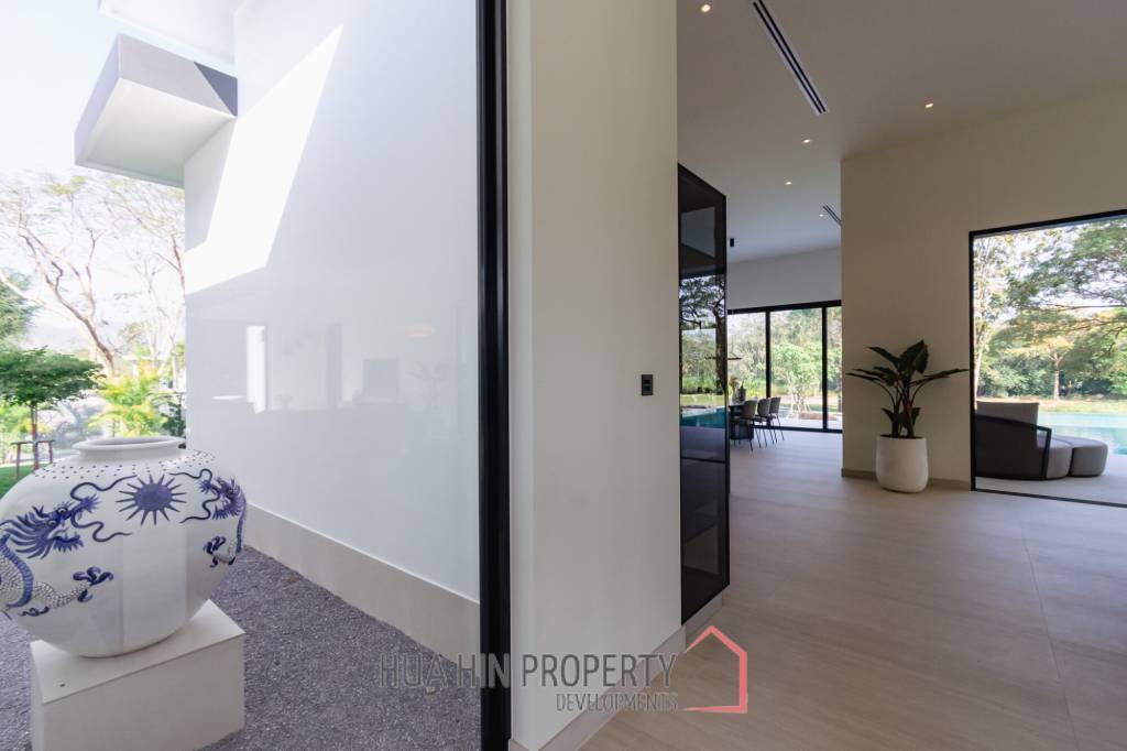 828 sqm modern pool villa on 3200 sqm in Springfield Estate Hua Hin, Cha-Am