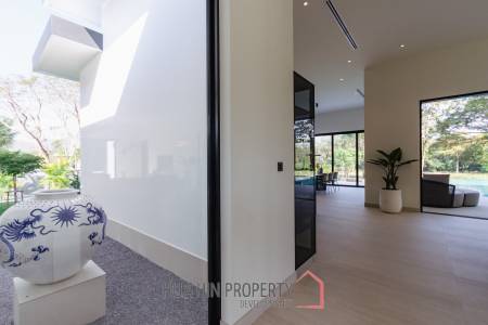 828 sqm modern pool villa on 3200 sqm in Springfield Estate Hua Hin, Cha-Am