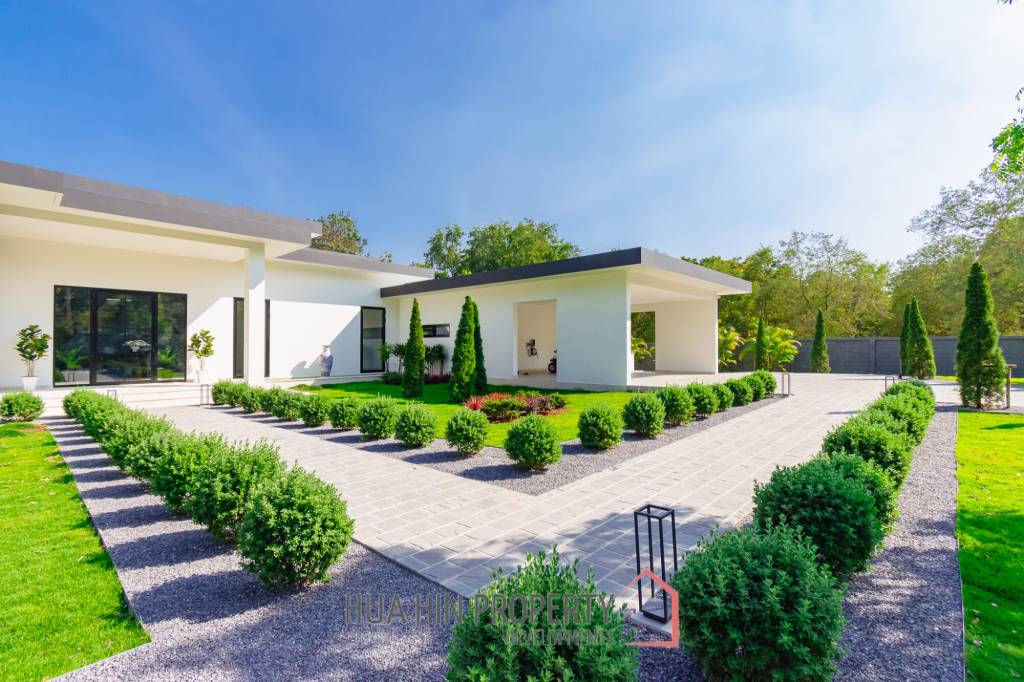 828 sqm modern pool villa on 3200 sqm in Springfield Estate Hua Hin, Cha-Am