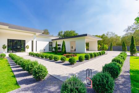 828 sqm modern pool villa on 3200 sqm in Springfield Estate Hua Hin, Cha-Am