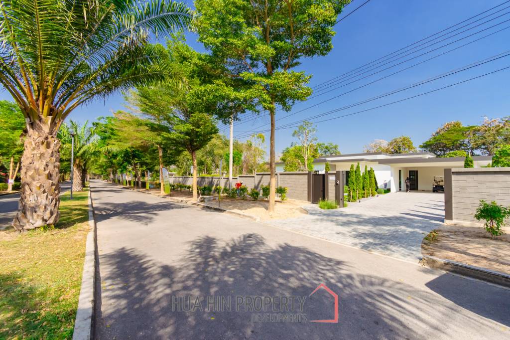 828 sqm modern pool villa on 3200 sqm in Springfield Estate Hua Hin, Cha-Am